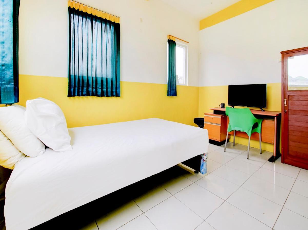 Oyo Life 3103 Opo Homestay & Kost Μαλάνγκ Εξωτερικό φωτογραφία